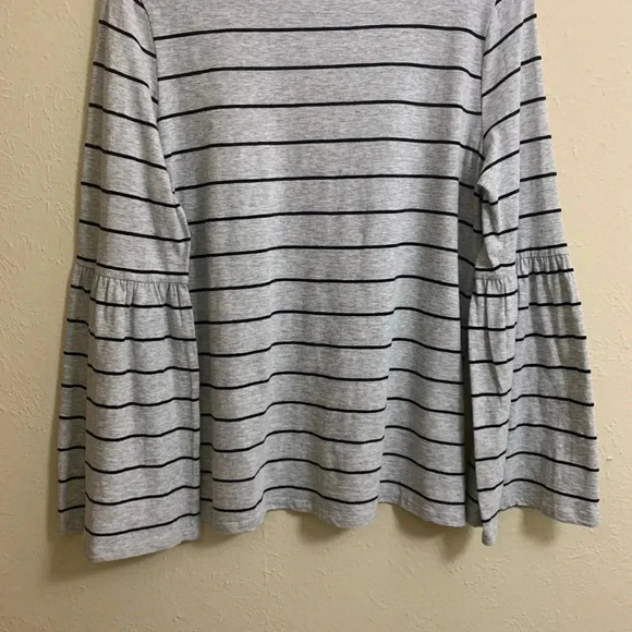 Two by Vince Camuto | Nova Blouse Grey. - Picture 10 of 11